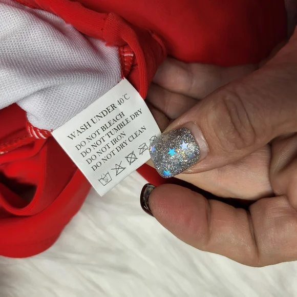 Woman's 2 piece swimsuit, Red, Size Small - Picture 4 of 4